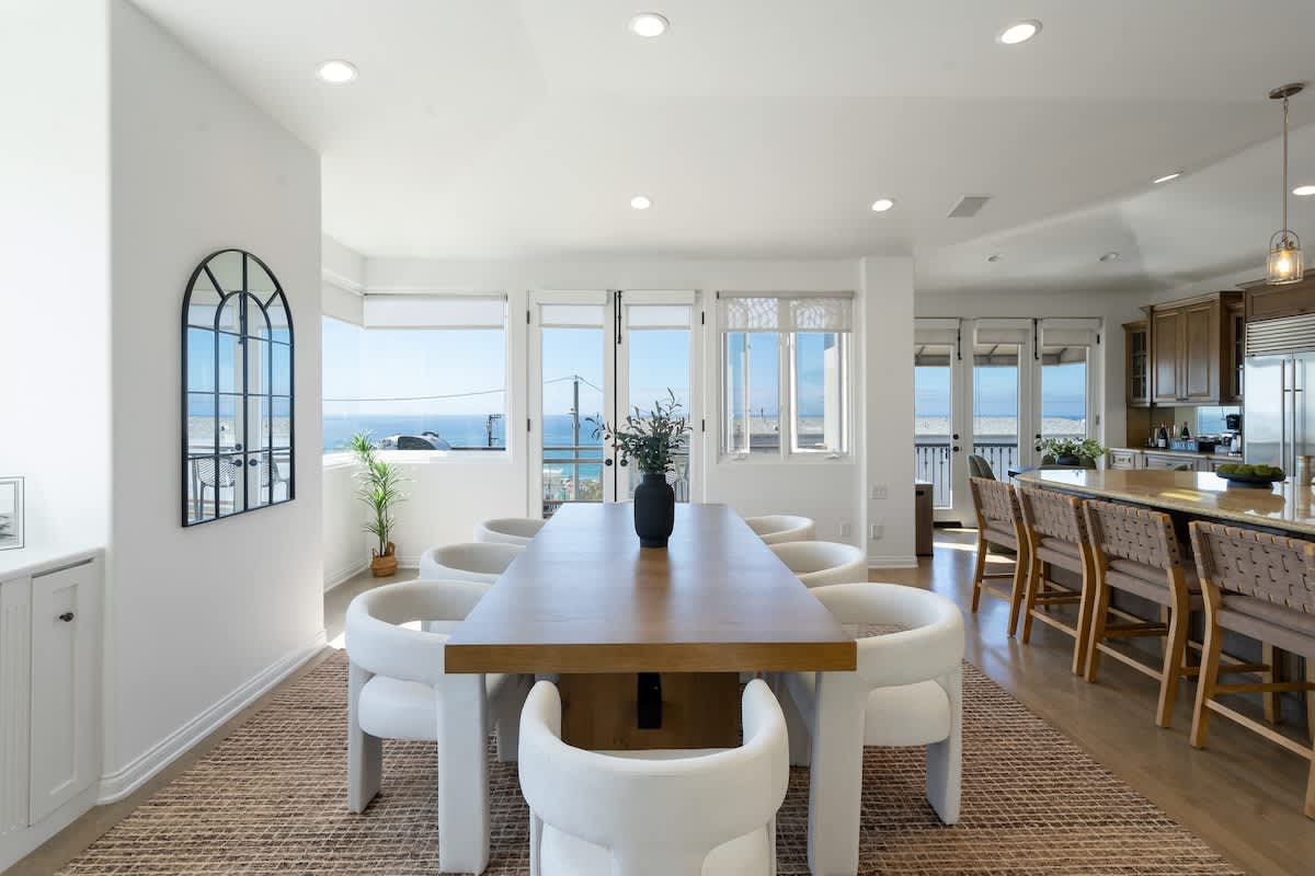 Luxe 5BR Mansion in Manhattan Beach, CA